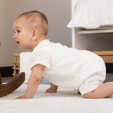 Organik Pamuk Müslin Ekru Kruvaze Bebek Şort Tulum