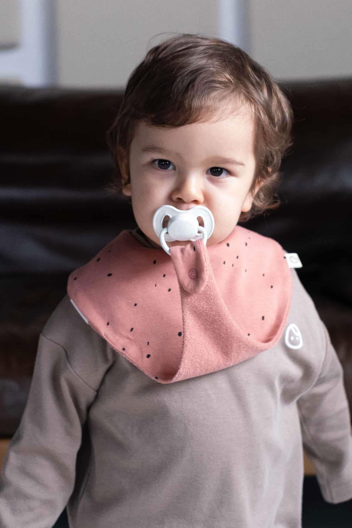 Organik Pamuk Sıvı Geçirmez Cosmos Desen Pembe Emzik Tutuculu Önlük - Little Gusto - Bebek Emzik Bezi