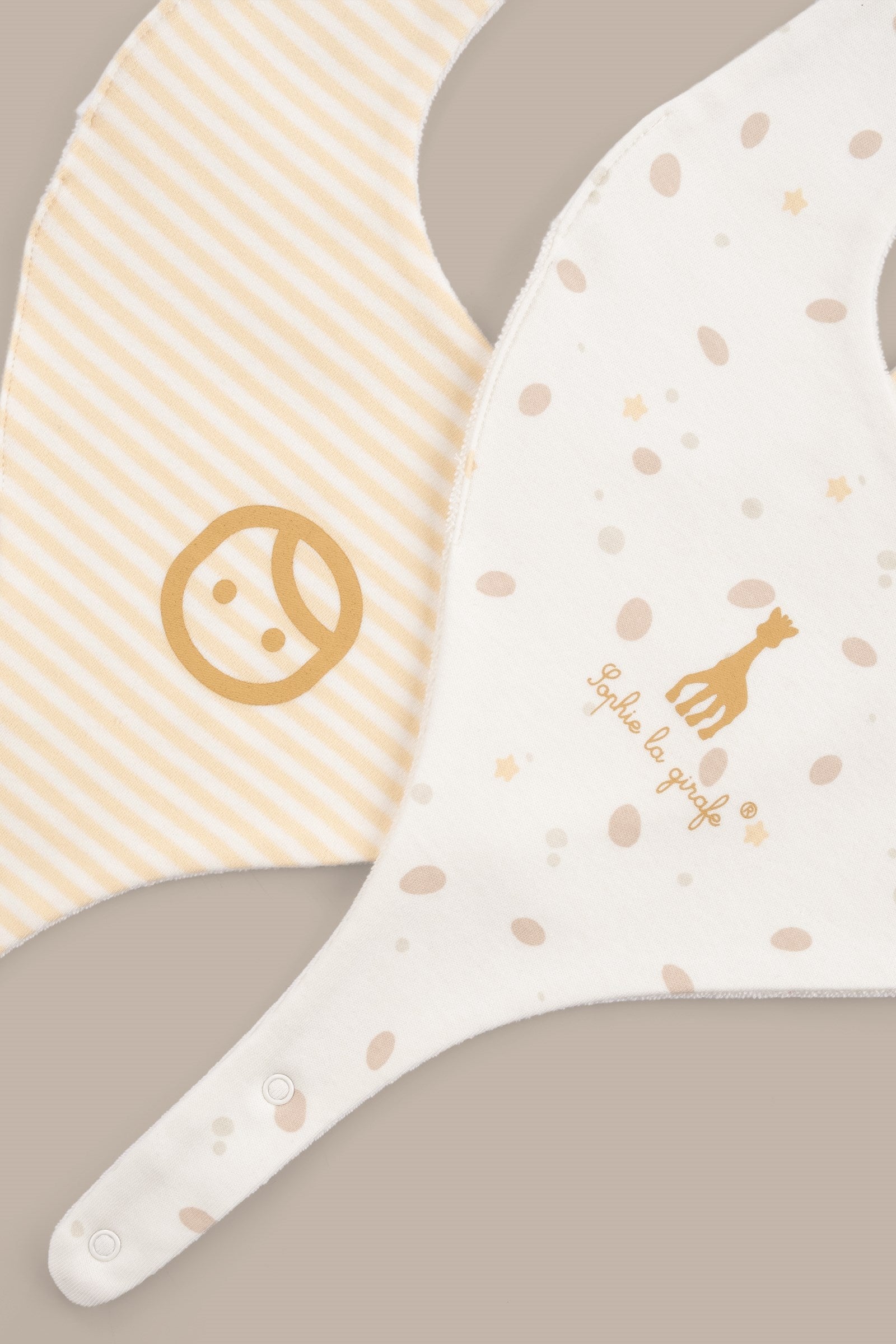 Sophie la girafe 2'li Sıvı Geçirmez Emzik Tutucu Önlük Seti