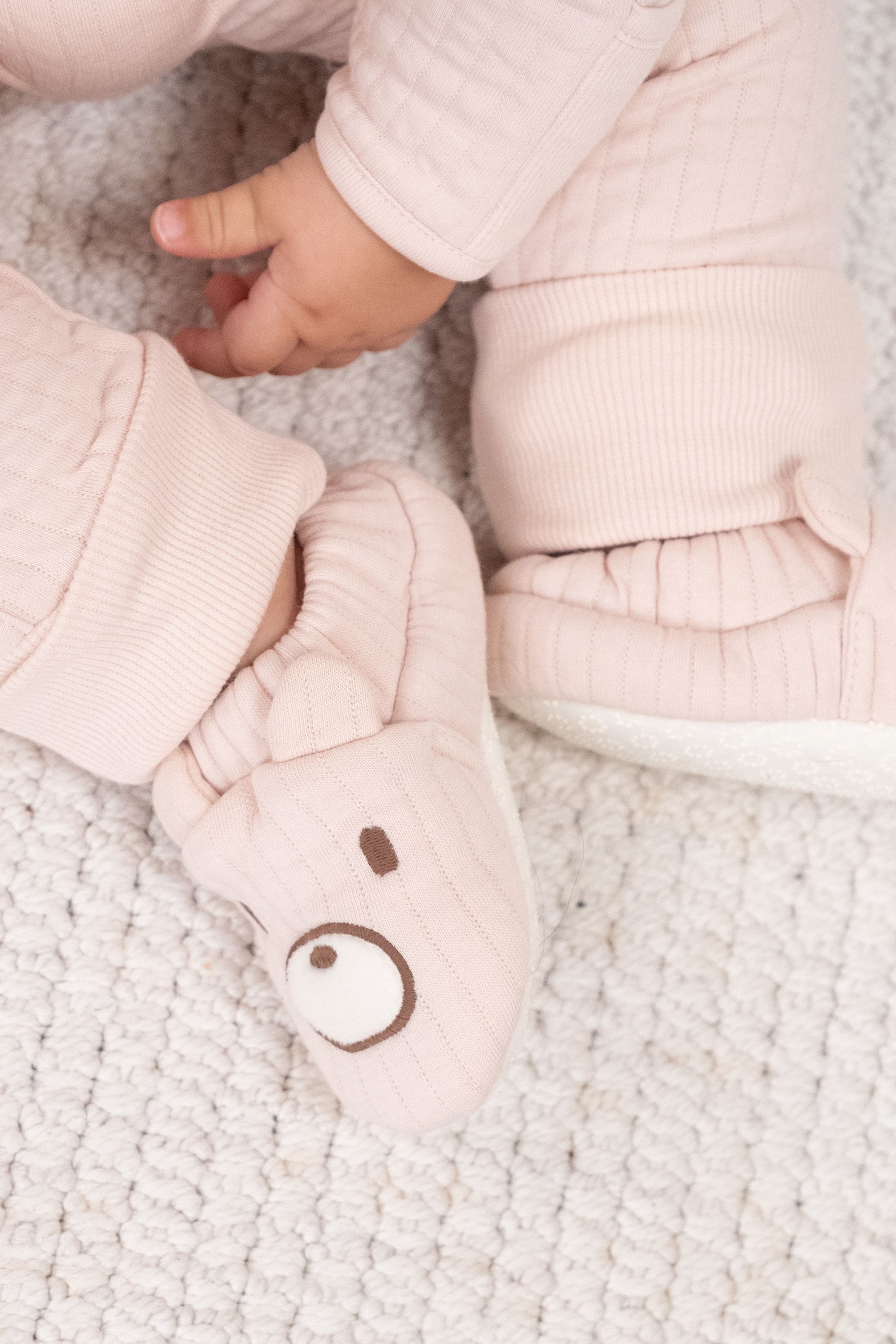 Kapitone Ayıcık Nakışlı Bebek Pembe Patik