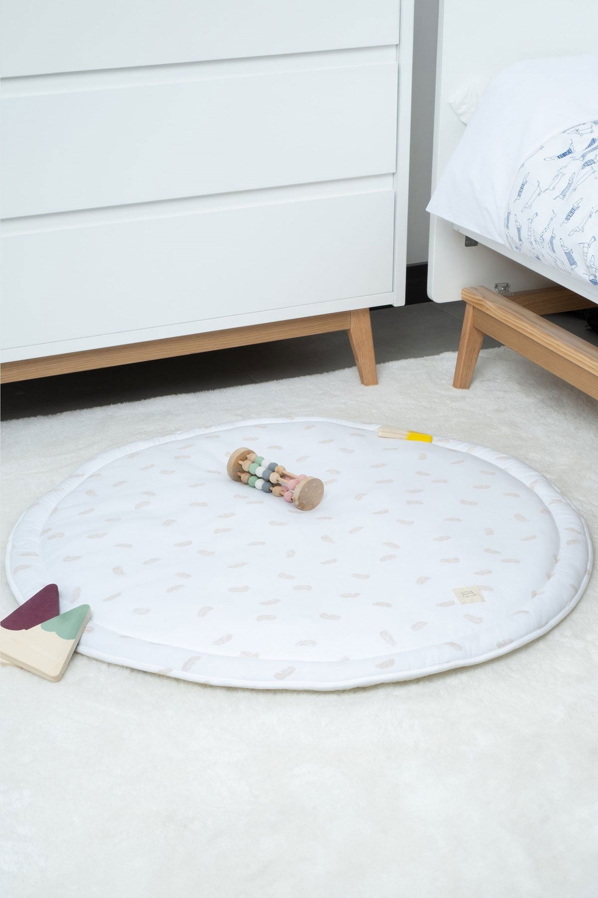 Kaydırmaz Tabanlı Yuvarlak Bebek Emekleme Minderi Feather 100x100 cm - Little Gusto - 