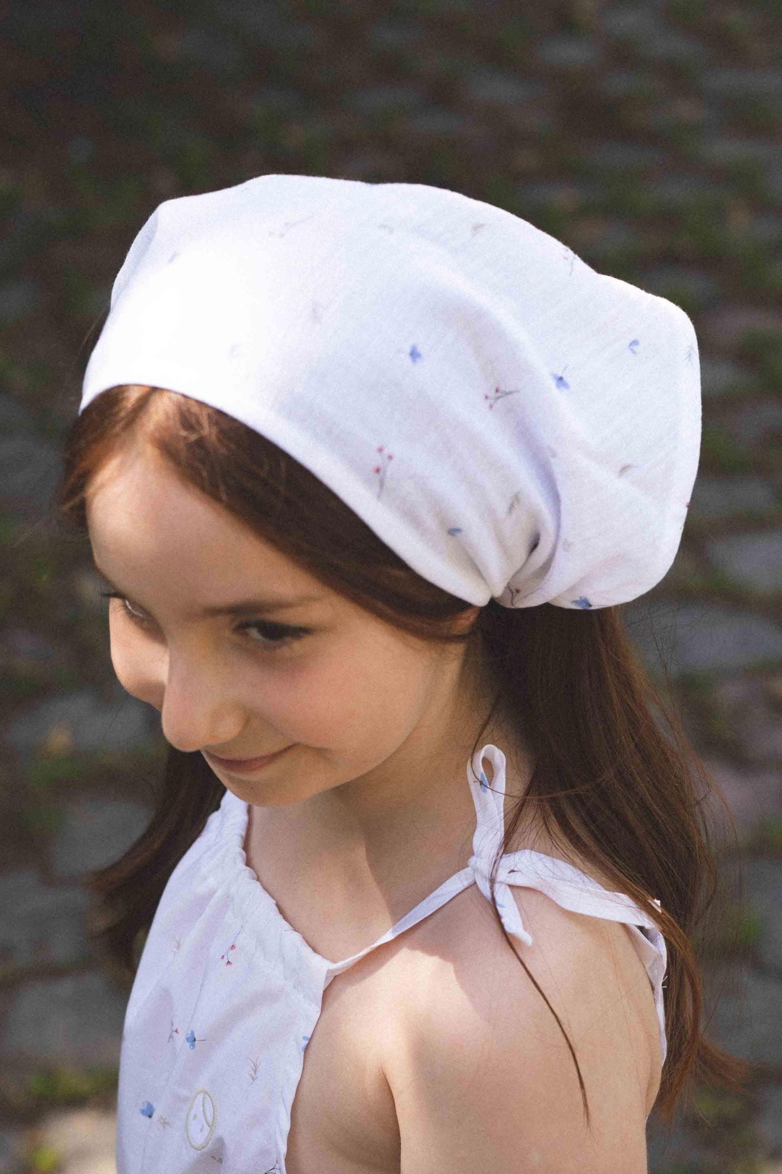 Müslin Üçgen Fular Bandana Beyaz Çiçekli Organik - Little Gusto - Çocuk fular bandana
