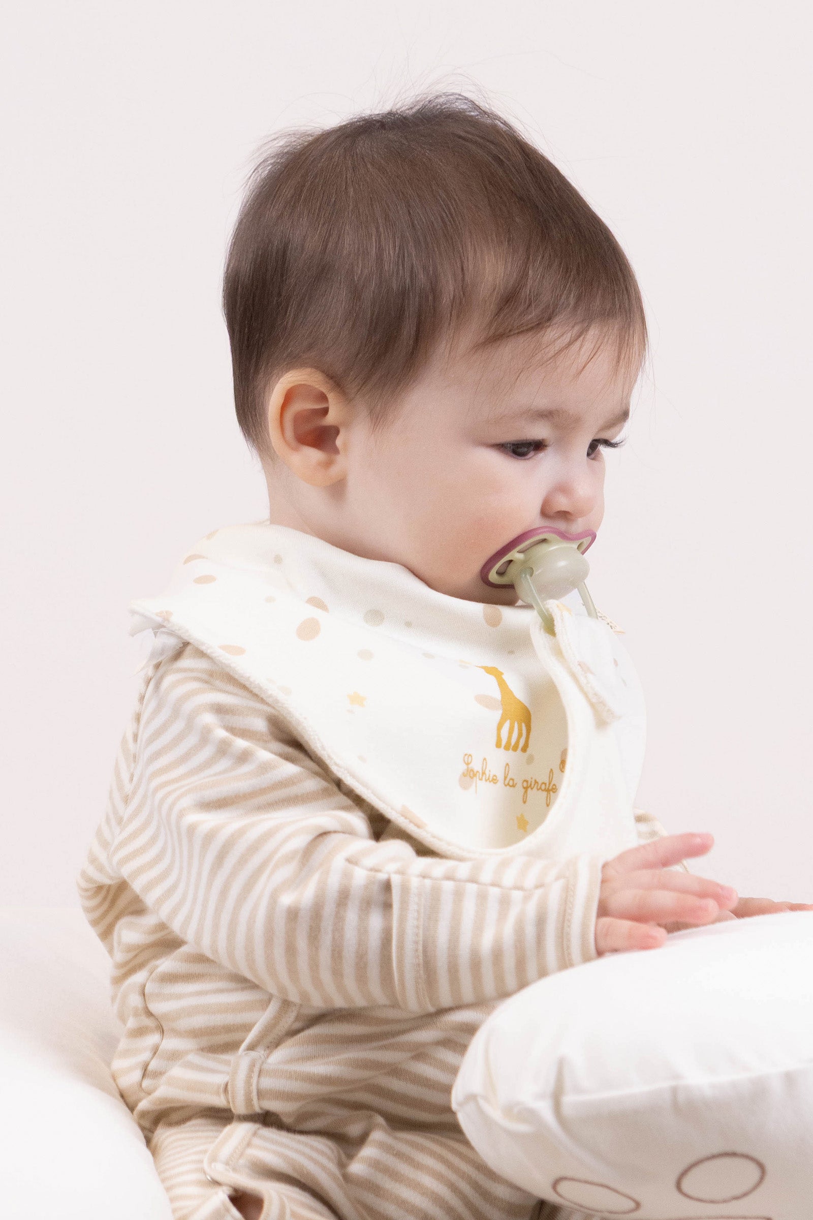 Sophie la girafe 2'li Sıvı Geçirmez Emzik Tutucu Önlük Seti Önlük Little Gusto