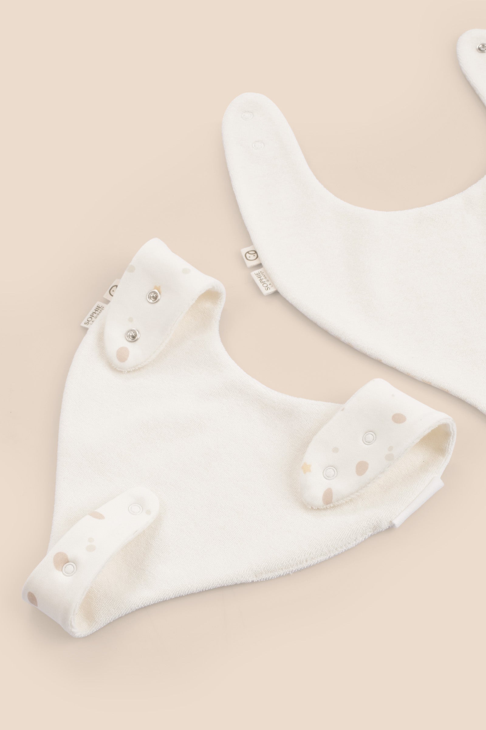 Sophie la girafe 2'li Sıvı Geçirmez Emzik Tutucu Önlük Seti Önlük Little Gusto